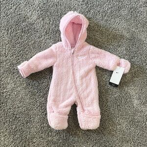 NEW!! NIKE PINK & COZY ZIP-UP ONESIE. SIZE 3 MONTHS. GIRLS.